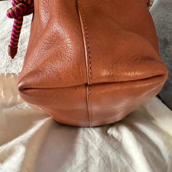 Mecha Mendez - Camel/British Luggage Brown Bucket Shoulder bag - Picture 7 of 12